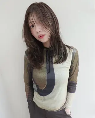 ミディアム カラー 守屋 瞳子のヘアスタイル