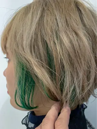 カラー 💜ショート💜 ウルフ、ボブ二色亜美のヘアスタイル