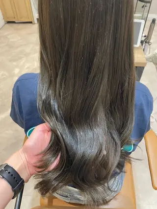 ロング カラー 透明感カラー 🩶🩵🩷AIRIのヘアスタイル