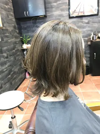 ミディアム 大澤 唯のヘアスタイル