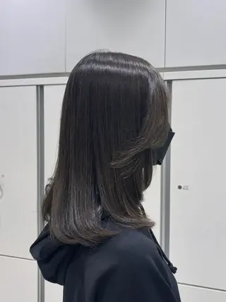 セミロング カミヤ ミウのヘアスタイル
