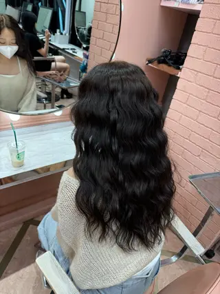 ロング 🇰🇷韓国風ハイ トーンKANA🖤のヘアスタイル