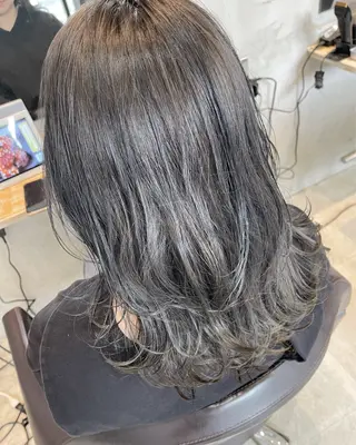 セミロング カラー 塚本 昂のヘアスタイル