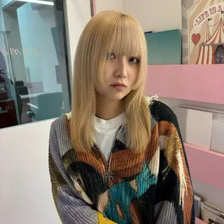 セミロング カラー メイ ☪️のヘアスタイル