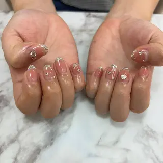 salon UNE LMA見習いスタッフのネイルデザイン