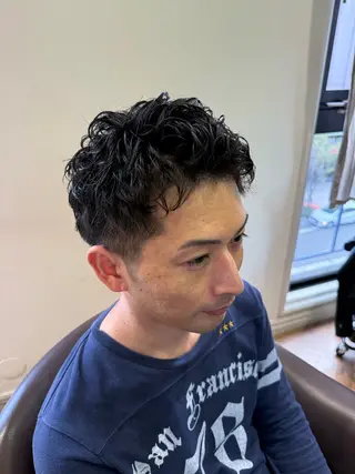ショート パーマ メンズ 溝口 槙里也のヘアスタイル