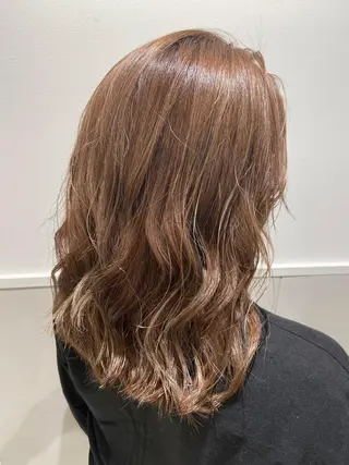 セミロング カラー 小栗 麻衣のヘアスタイル