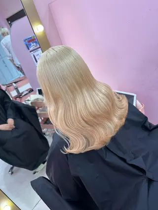 ロング カラー ブリーチ特化🌈 MANATOのヘアスタイル