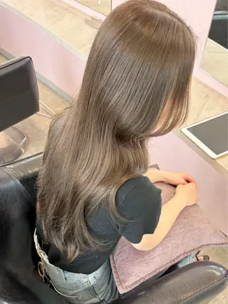 カラー MATTY azusaのヘアスタイル