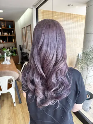 ロング カラー ツキダテ ユイのヘアスタイル