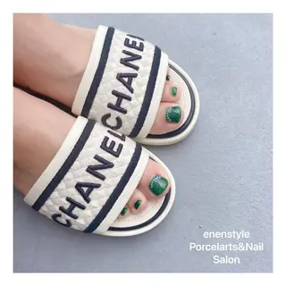 ミディアム ネイル 🐾enen style 🐾のネイルデザイン