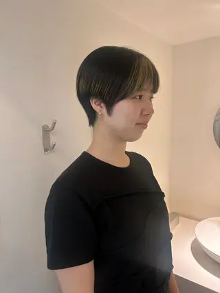 ショート カラー かがやしづ ⭐️ベージュのヘアスタイル
