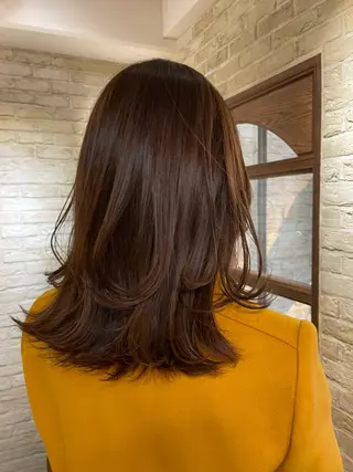 セミロング 河上 麻衣/白髪ぼかしのヘアスタイル