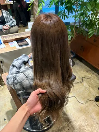 ロング カラー 紅/透明感カラー /カットのヘアスタイル