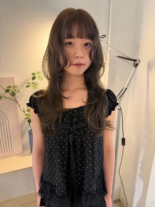 ロング カラー MIU/ルーツカラー 顔まわりレイヤーのヘアスタイル
