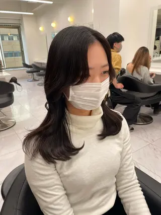 ミディアム カラー 抜け感レイヤー︴ ニュアンスカラーのヘアスタイル
