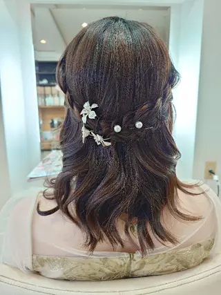 セミロング ヘアアレンジ キンジョウ エナミのヘアスタイル