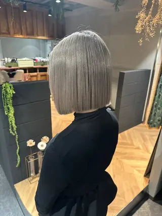 ショート カラー レイヤーブリーチ特化 ホワイト専門/岸のヘアスタイル