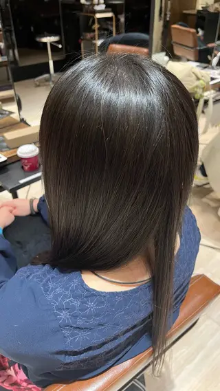 セミロング 早野太陽 ミディアムカットのヘアスタイル