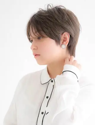 ショート 透け感カラー⭐️ EARTH高田馬場のヘアスタイル