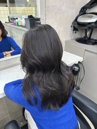 セミロング カラー 抜け感レイヤー︴ ニュアンスカラーのヘアスタイル