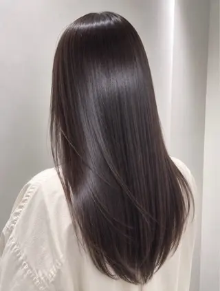 ロング _WHITE鳳店 アンダーバーホワイトのヘアスタイル
