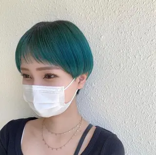 ショート カラー サキ🤍ハイトーン 🪩レイヤーカットのヘアスタイル