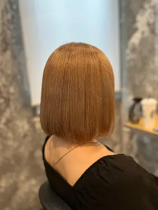 セミロング カラー ハイトーンカラー 🦄レイヤーカットのヘアスタイル