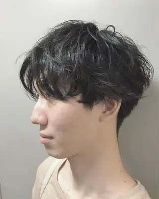 メンズ シンプル+αな デザインを 松崎陸のヘアスタイル