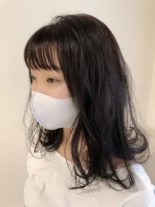 セミロング 《インナーカラー》 YAMADAのヘアスタイル
