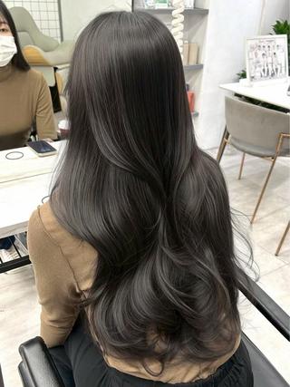 カラー シウ SHUのヘアスタイル