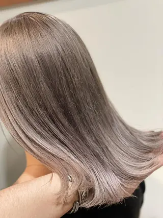 セミロング カラー ハイトーン得意😍 Lumiereのヘアスタイル