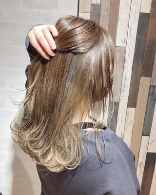 セミロング 大澤 唯のヘアスタイル