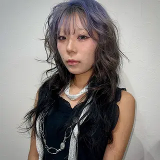 カラー AYU/ブリーチ/ レイヤーカットのヘアスタイル