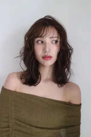 ミディアム カラー AKO .のヘアスタイル