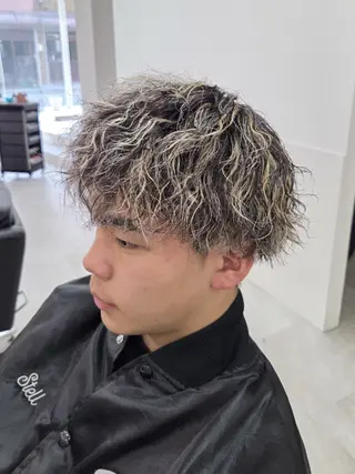 ショート パーマ メンズ 桐島 令奈のヘアスタイル