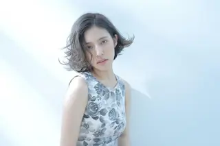 ミディアム ハイトーンブリーチ 土坂 由志【京都】のヘアスタイル