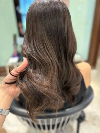 セミロング パーマ 韓国っぽ水光肌カラー マンツーマン🫧なおのヘアスタイル