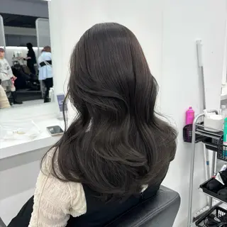 セミロング カラー 抜け感レイヤー︴ ニュアンスカラーのヘアスタイル