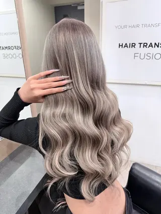 ロング カラー RIEブリーチ& エクステ特化型のヘアスタイル