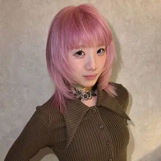 ロング YUI/ ハイトーン デザインカラーのヘアスタイル