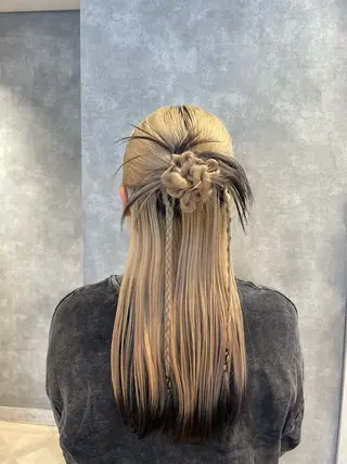 ロング 透明感カラー 🩶🩵🩷AIRIのヘアスタイル