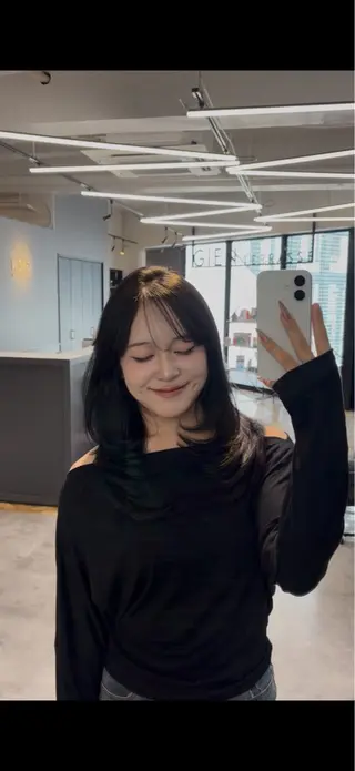 ロング 真下 瑞歩のヘアスタイル