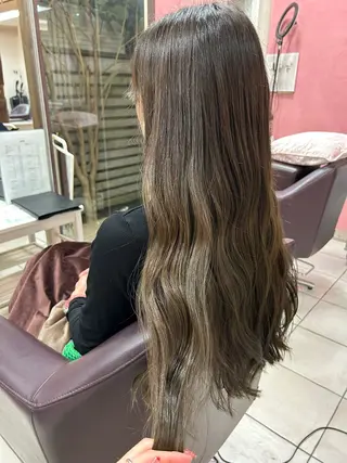 ロング カラー 小林 瑞穂のヘアスタイル