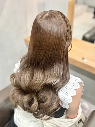 ロング カラー girly上品ヘア 🎀/ベージュikuのヘアスタイル