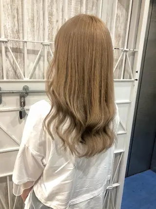 カラー white.梅田 デザインカラー🦄のヘアスタイル
