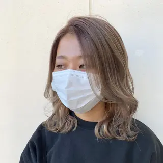 ミディアム 高梨 里穂のヘアスタイル