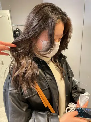 ロング カラー 抜け感レイヤー︴ ニュアンスカラーのヘアスタイル