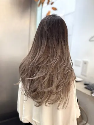 ロング カラー CHERIEブリーチ ダブルカラー 天神のヘアスタイル