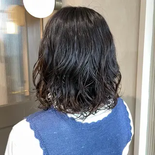 ミディアム カラー パーマ 黒坂 唯奈 /パーマ・ボブ特化のヘアスタイル